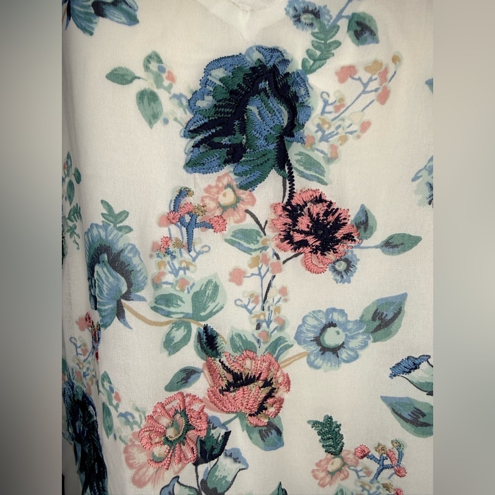 White House Black Market Floral Embroidered Cami Tank – Size M - Picture 2 of 9